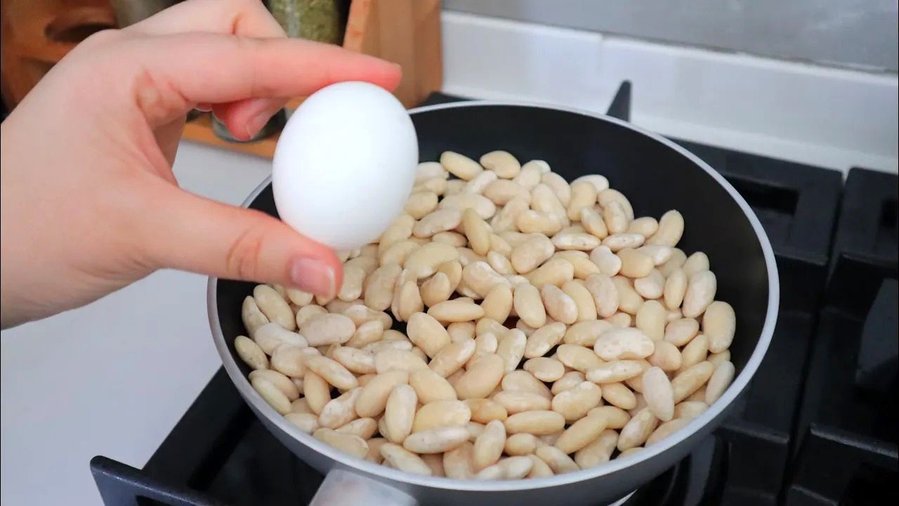 (ویدئو) با دو لیوان لوبیا و دو تخم مرغ، این غذای خوشمزه ترکیه ای رو درست کن