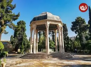 عکس| سفر زمان؛ عکس یادگاری شیرازی‌ها در کنار «ضریح حافظ» در دوران قاجار