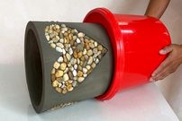 ببینید؛ نحوه درست کردن یک گلدان خاص با سیمان و سنگ ریزه به روش استاد چینی