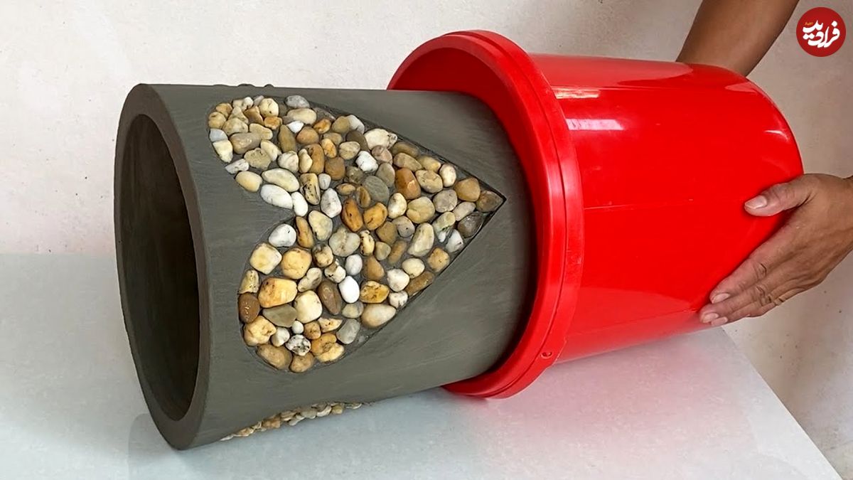 ببینید؛ نحوه درست کردن یک گلدان خاص با سیمان و سنگ ریزه به روش استاد چینی