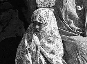 عکس| سفر زمان؛ عکس یادگاری «زنان تهرانی» در کنار یک پارک در شمیران؛ دهۀ 30