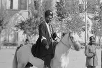 عکس| سفر زمان؛ تصویری از سواران قاجاری در میدان نقش جهان اصفهان؛ 130 سال قبل