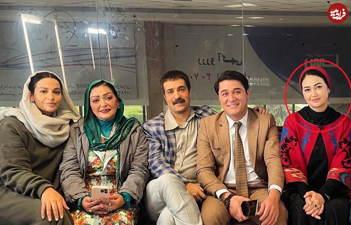 عکس| سفر در زمان؛ «چمن» سریال پایتخت 7 با لباس سنتی در 47 سالگی