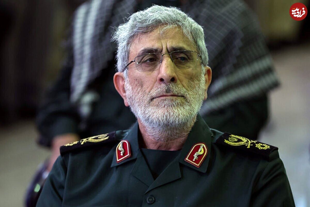 عکس؛ سفر در زمان؛ «سردار قاآنی در لحظه دریافت درجه سرتیپی»؛ دهه 70
