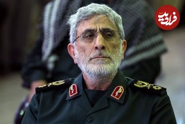 عکس؛ سفر در زمان؛ «سردار قاآنی در لحظه دریافت درجه سرتیپی»؛ دهه 70