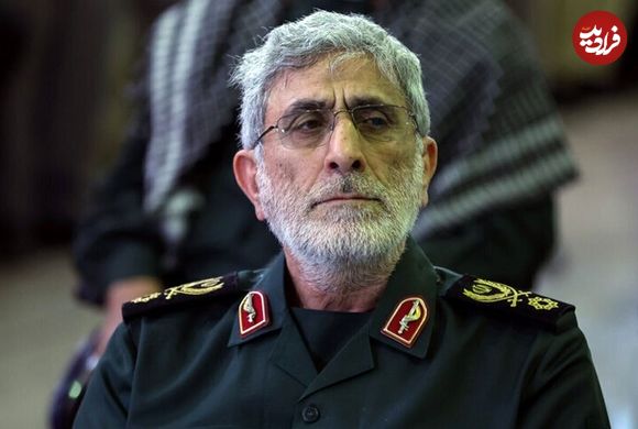 عکس؛ سفر در زمان؛ «سردار قاآنی در لحظه دریافت درجه سرتیپی»؛ دهه 70