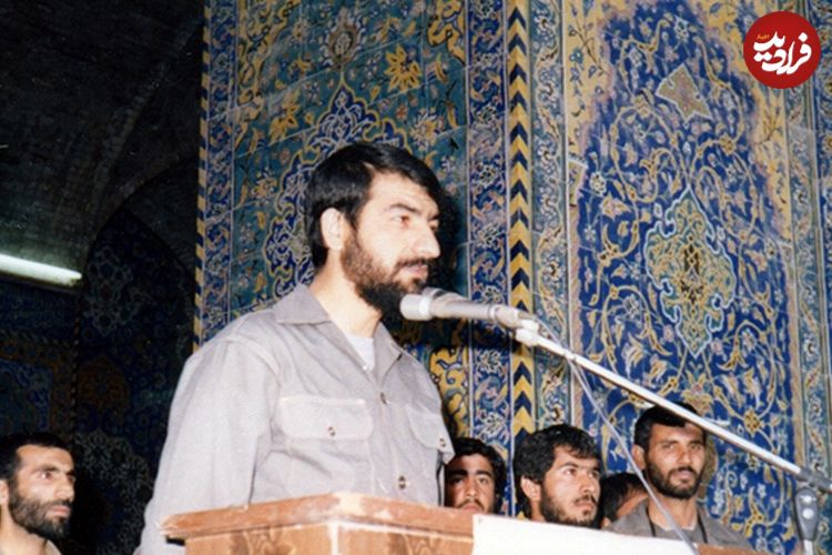 عکس؛ سفر در تاریخ؛ لحظه اعطای درجه سرلشکری به «محسن رضایی»؛ سال 69