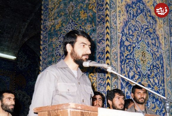 عکس؛ سفر در تاریخ؛ لحظه اعطای درجه سرلشکری به «محسن رضایی»؛ سال 69