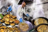 ببینید؛ غذای خیابانی در ترکیه؛ پخت انواع غذا با ماهی در استانبول