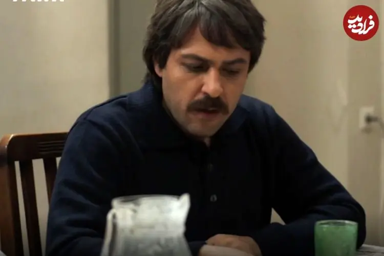 عکس| سفر در زمان؛ «احسان» سریال لحظه گرگ و میش و مادرش در یک مراسم؛ سال 1403