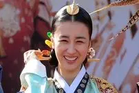 عکس| سفر به تاریخ؛ تیپ و چهرۀ «ملکه اینهیون» (سریال دونگ‌یی) بعد از 15 سال در 38 سالگی