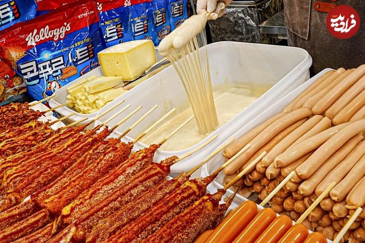ببینید؛ غذای خیابانی در کره؛ پخت هات داگ سوخاری با پنیر در سئول