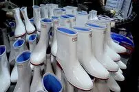 ببینید| فرآیند تماشایی تولید چکمه در کارخانه ای در کره جنوبی