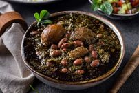 دلایل تلخ شدن قورمه‌سبزی و راه‌حل‌های فوری! از شنبلیله تا لیمو عمانی
