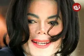 عکس| سفر در زمان؛ «مایکل جکسون» در حال امضای جلد آلبوم «پیروزی» در لندن؛ سال 1358