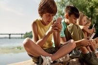 با چالش‌های تربیت نسل آلفا آشنا شوید؛ سخت‌تر از نسل زد!