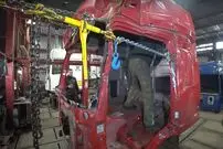 (ویدئو) مهارت دو مکانیک مشهور در بازسازی کابین کامیون تصادفی مرسدس بنز