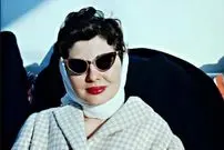 عکس| سفر در زمان؛ «ثریا اسفندیاری» در جشن تولد 69 سالگی اش؛ سال 80