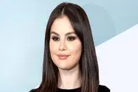 عکس| سفر در زمان؛ «سلنا گومز 16 ساله» در حاشیه یک مسابقه ورزشی؛ سال 1387