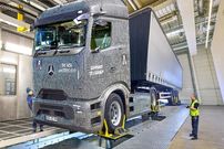 ببینید| نگاهی به فرآیند پیشرفته تولید کامیون های برقی مرسدس بنز