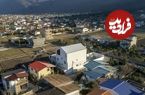 تصاویر؛ این خانه در نوشهر از جنوب به جنگل و از شرق به شالیزار دید دارد؛ اینجا معماری دیدار است