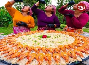 ببینید| غذای روستایی در سنگاپور؛ تهیه نودل با برنج و میگو در یک روستای سرسبز