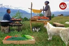 ببینید| غذای روستایی در آذربایجان؛ پخت پاستا با خرچنگ در طبیعت کوهستان