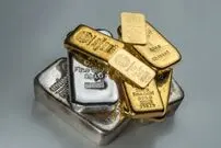 قیمت انس جهانی طلا، نقره و نفت امروز سه شنبه 6 مرداد 1405