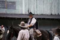 نقد و بررسی فیلم Gunslingers؛ یک وسترن بی‌همه‌چیز!