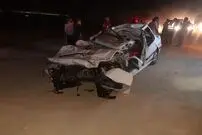 (ویدیو) خودرو سواری پس از تصادف شدید با تریلی نصف شد!