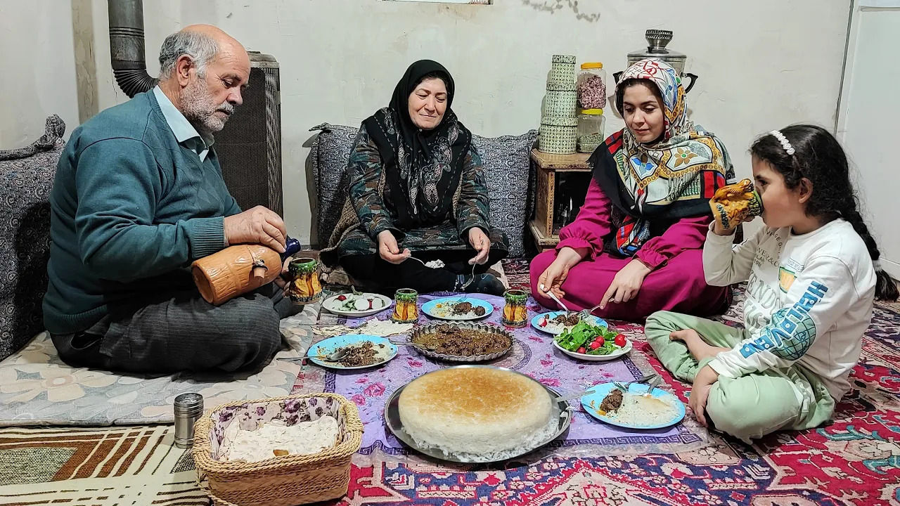 (ویدئو) نحوه پخت مرغ و فسنجان به شیوه بانوی روستایی ارومیه ای