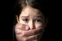 (ویدئو) کودک ربایی در پوشش زنانه مقابل چشم مردم