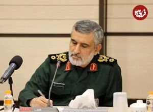 عکس؛ سفر در زمان؛ «سردار حاجی زاده در کنار احمد کاظمی» در یک بازدید؛ دهه 80