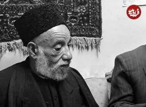 عکس| سفر زمان؛ روزنامه خواندن در یک قهوه‌خانه در تهران؛ دهۀ 30