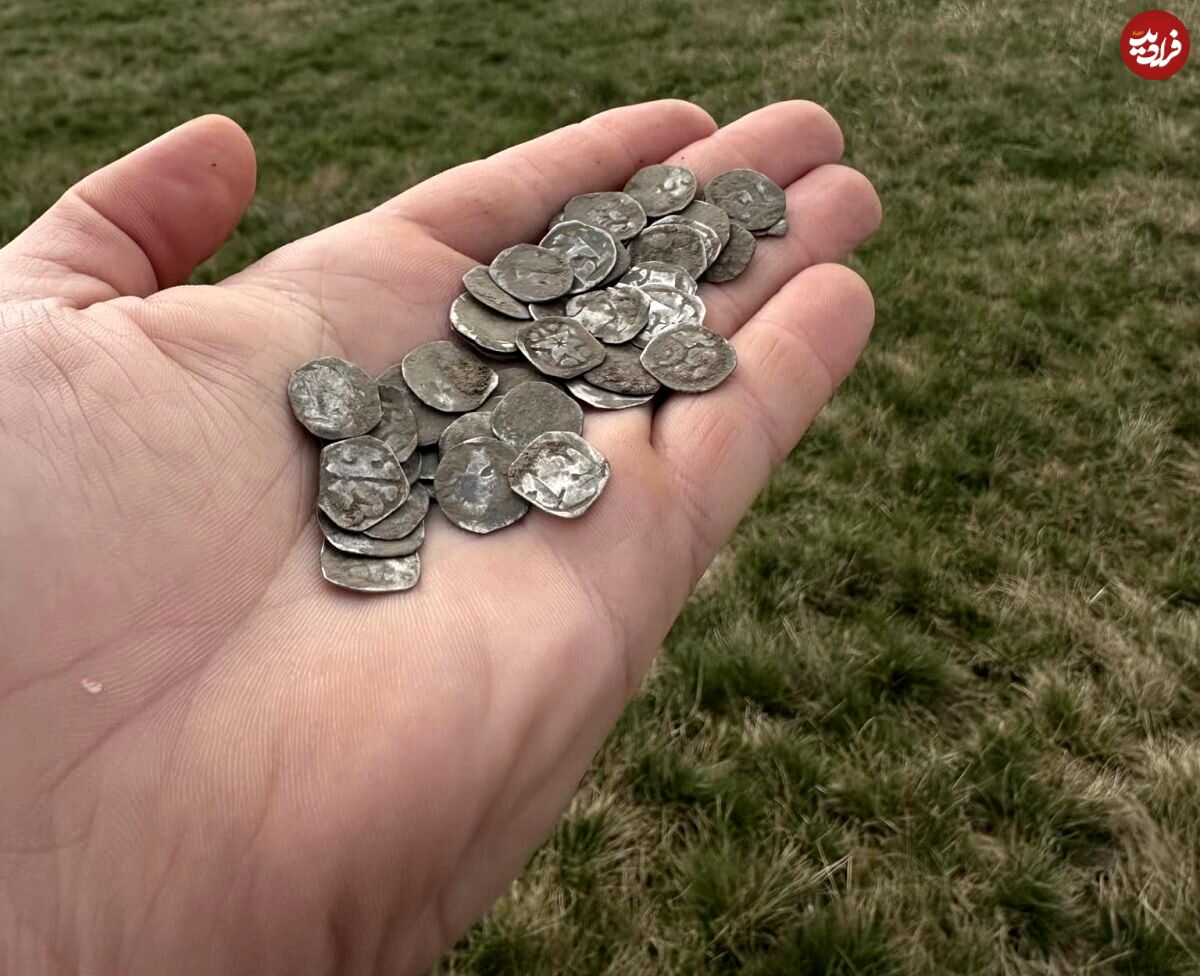 (عکس) کشف 70 سکه باستانی در یک صومعه مخروبه