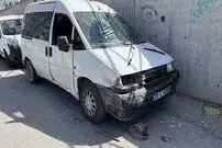 ( ویدیو) حمله خشن یک زن با چوب به خودروی شوهر سابقش!