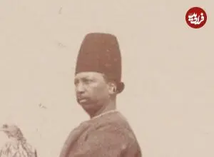 عکس| سفر زمان؛ «حسین‌خان پیشخدمت» با یک «پرندۀ شکاری» در شکارگاه؛ 135 سال قبل