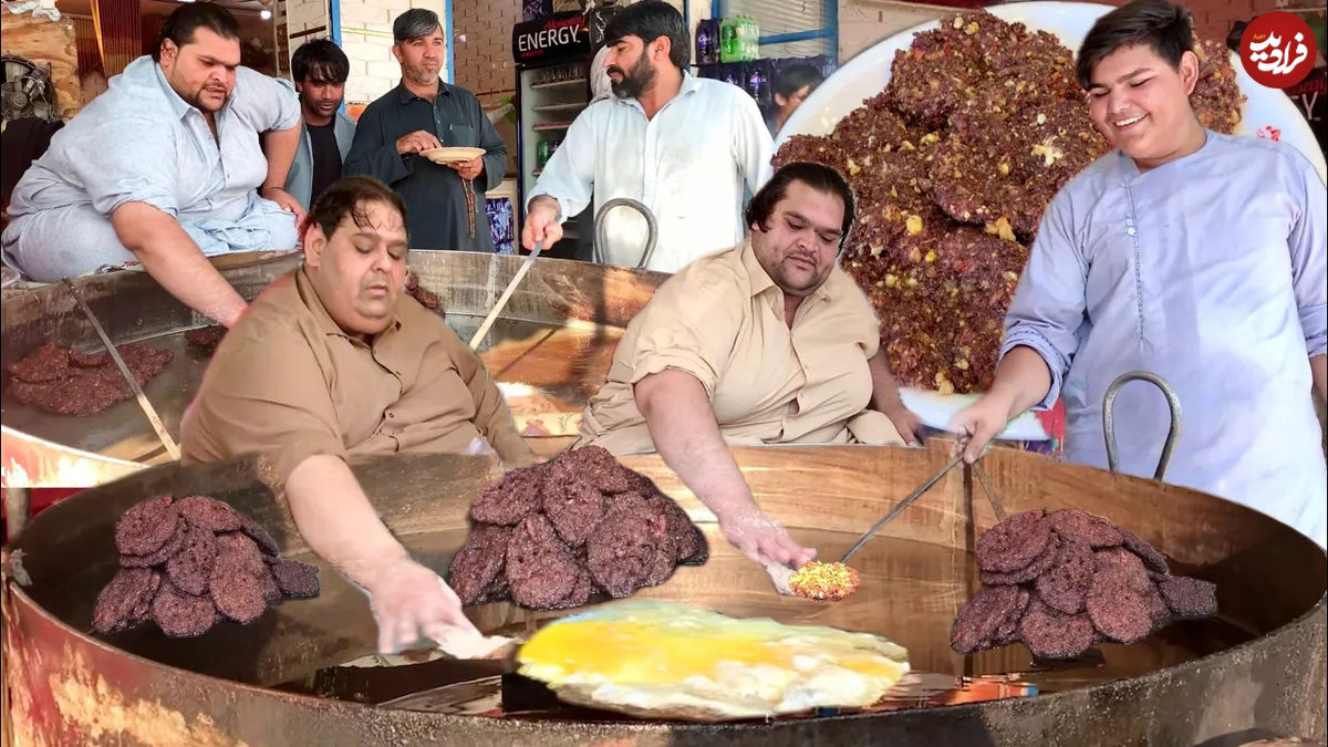 (ویدئو) غذای خیابانی در افغانستان؛ پخت چپلی کباب به روش آشپز مشهور افغان