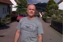 عکس| سفر زمان؛ چهرۀ «شهرام ثمینی‌پور» در 7 سالگی در کنار «فروزان»