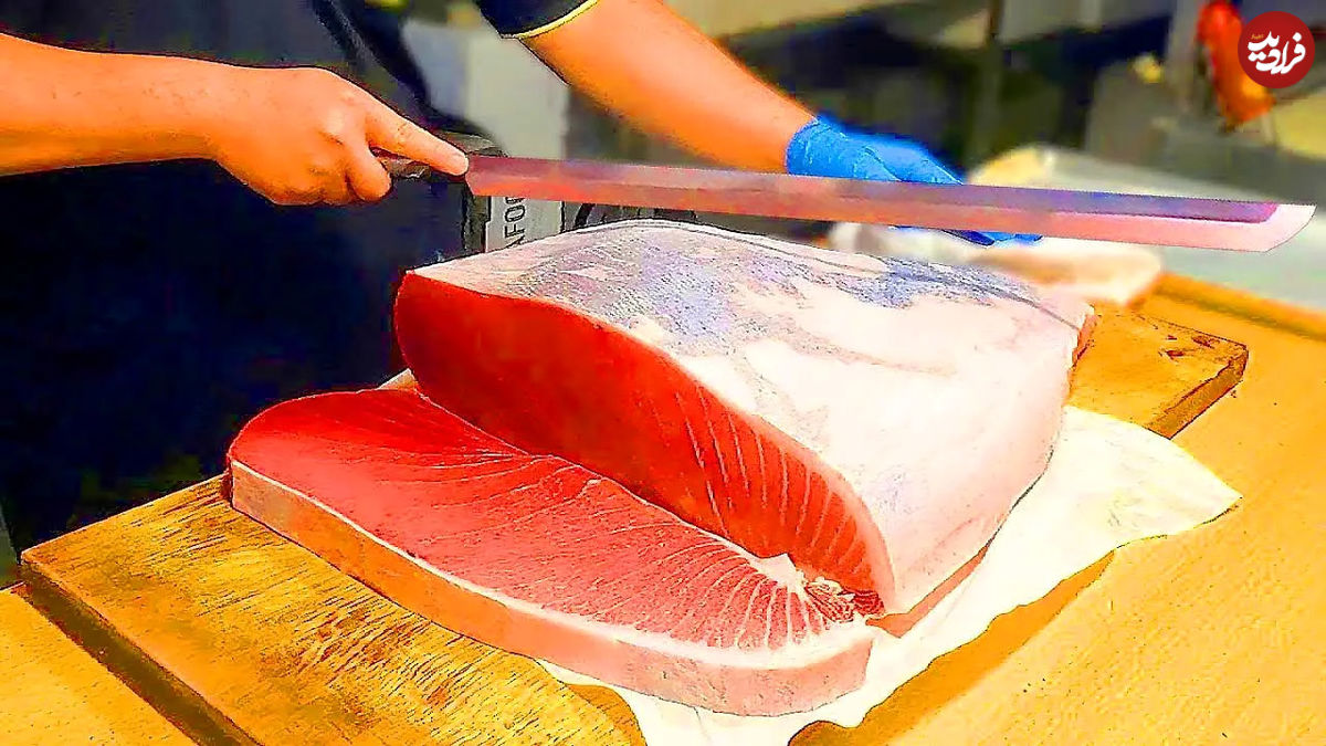 (ویدئو) غذای خیابانی در ژاپن؛ برش دیدنی و سرو ماهی تن غول پیکر در توکیو 