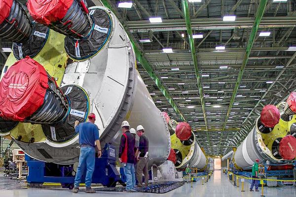 (ویدئو) آمریکا چگونه «موشک های فضایی» میلیارد دلاری را در کارخانه تولید می کند؟
