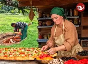 ببینید| غذای روستایی در آذربایجان؛ پخت یک پیتزای خانگی غول پیکر در طبیعت