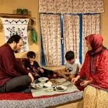 ببینید| غذای روستایی در ایران؛ پخت دلمه با بادمجان، گوشت چرخ کرده و انار