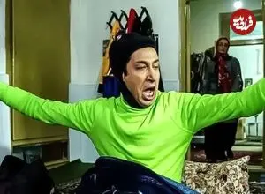 عکس| سفر زمان؛ ژست‌های «بهتاش» (سریال پایتخت) روی صحنه تئاتر؛ سال 94