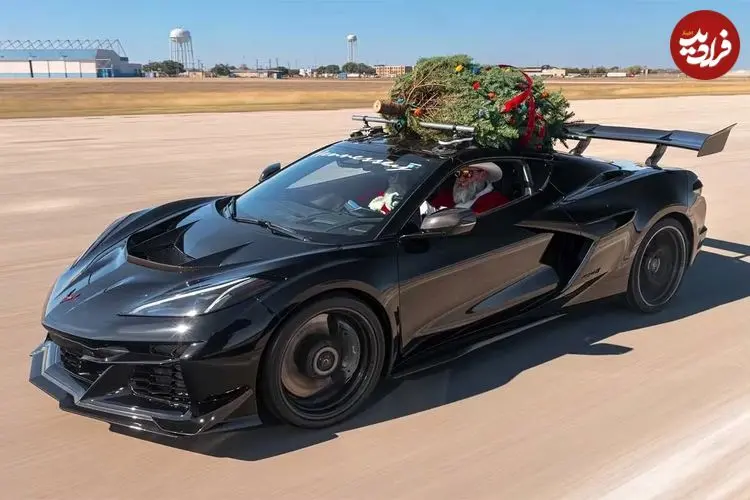 تصاویر؛ حمل درخت کریسمس با سرعت ۳۱۲ کیلومتر!