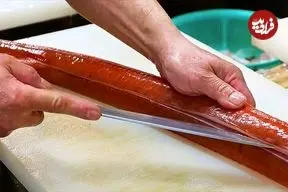 ببینید| غذای خیابانی در ژاپن؛ تهیه دو غذای لوکس با ماهی کورنت قرمز کمیاب در اوکیناوا