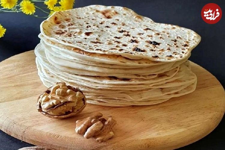 (تصاویر) طرز تهیه نان لواش نرم و خوشمزه بدون خمیر، مثل آب خوردن