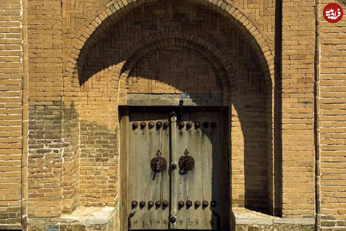ببینید؛ چرا در معماری سنتی درب خانهها کوتاه ساخته میشد؟