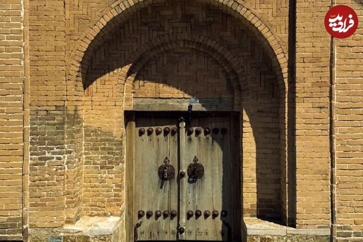ببینید؛ چرا در معماری سنتی درب خانه‌ها کوتاه ساخته می‌شد؟