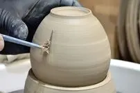 (ویدئو) مهارت یک استاد سفالگر کره ای در ساخت قوری سنتی گلی
